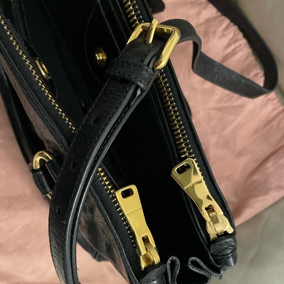 Authentic Miu Miu black soft leather double zip bag with adjustable strap - Picture 11 of 14